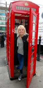 Rebecka in telephone booth