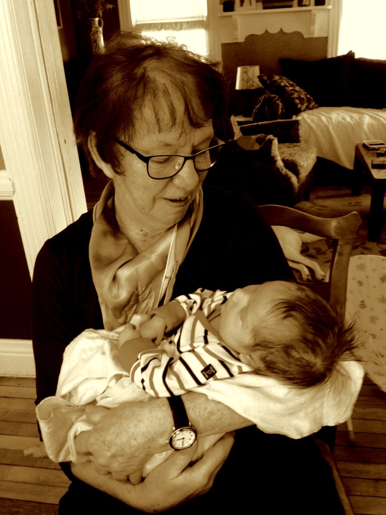 Isabella and her great-grandmother (Kerstin Bjällebo).